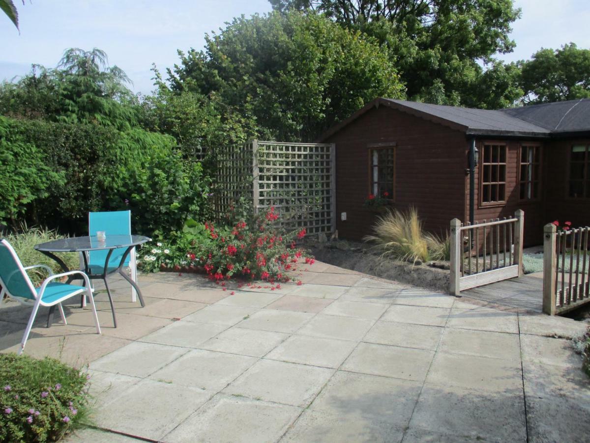 The Garden Lodge Llynclys エクステリア 写真